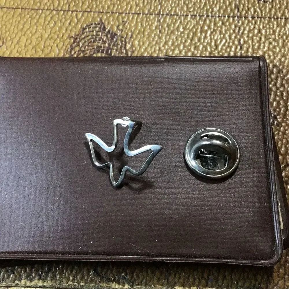 Lapel pin vintage dove of peace ￼